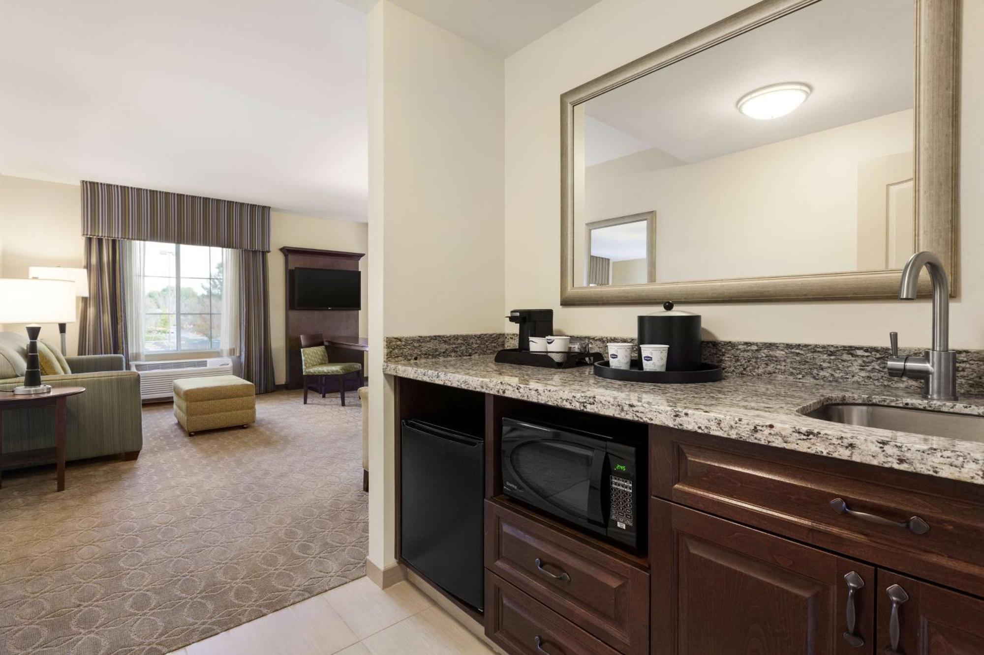 Hampton Inn & Suites San Bernardino Exterior photo